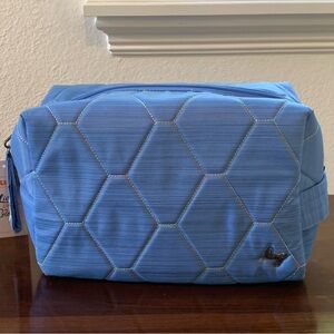 NWT lug Bumper in brushed marina with ice pop stitching